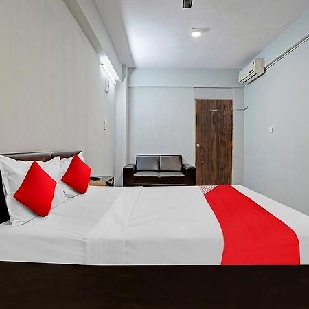 Hotel Welcome, Vip Road Vesu Surat Dış mekan fotoğraf
