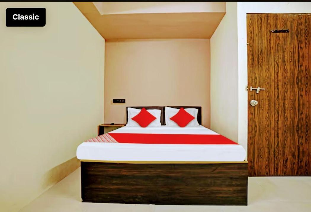 Hotel Welcome, Vip Road Vesu Surat Dış mekan fotoğraf