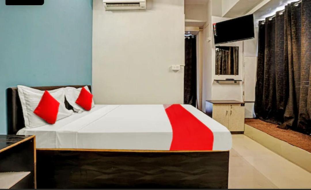 Hotel Welcome, Vip Road Vesu Surat Dış mekan fotoğraf