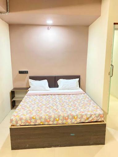 Hotel Welcome, Vip Road Vesu Surat Dış mekan fotoğraf