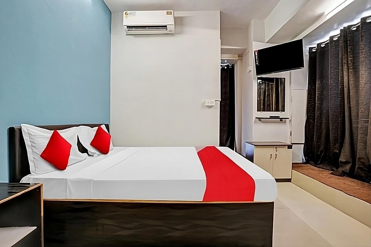 Hotel Welcome, Vip Road Vesu Surat Dış mekan fotoğraf